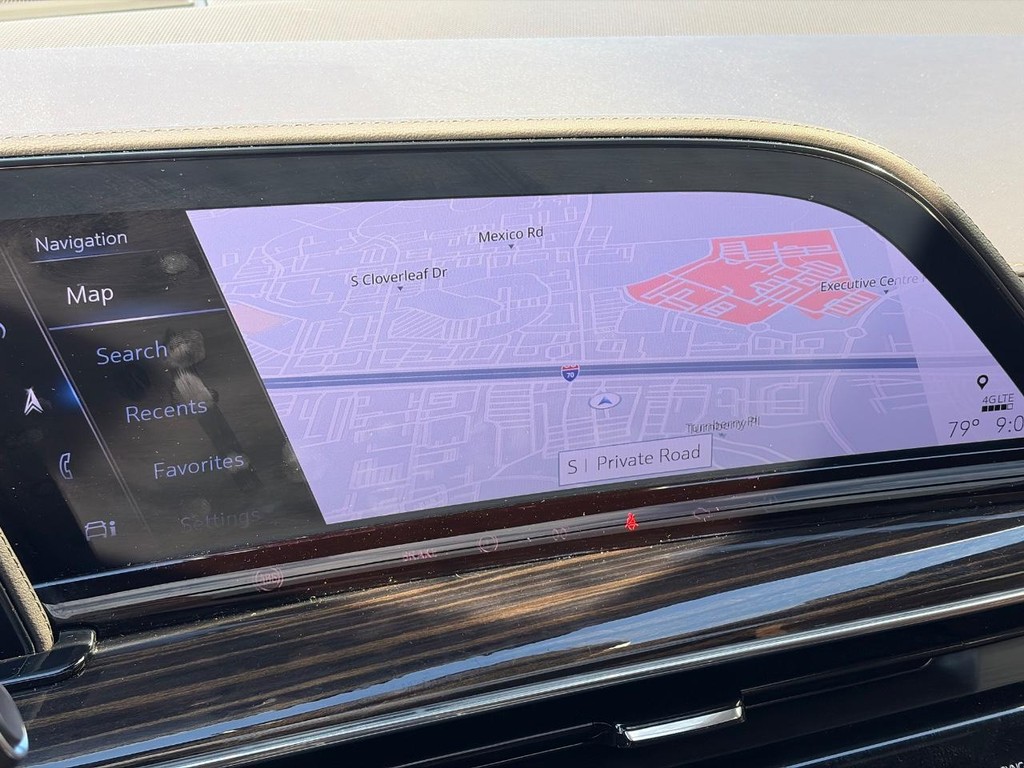 Cadillac Escalade Vehicle Full-screen Gallery Image 26