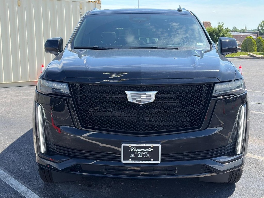 Cadillac Escalade Vehicle Full-screen Gallery Image 02