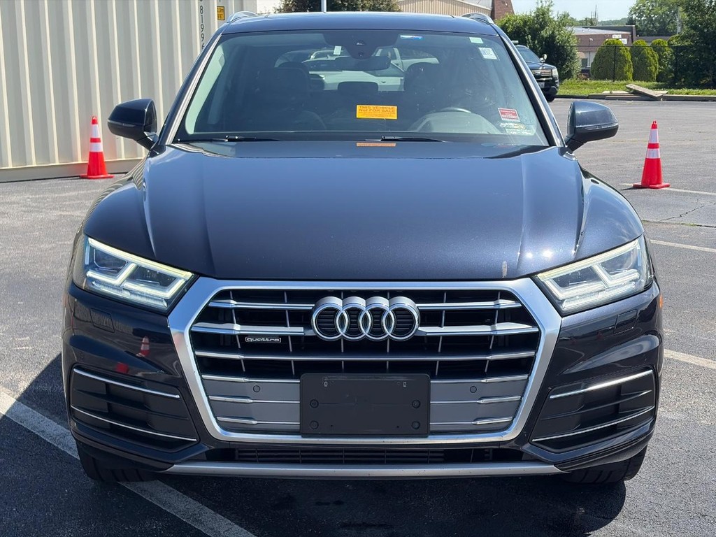 Audi Q5 Vehicle Full-screen Gallery Image 02