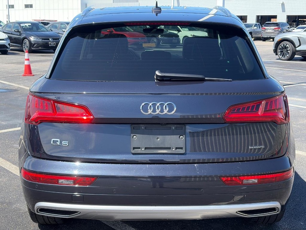 Audi Q5 Vehicle Full-screen Gallery Image 03