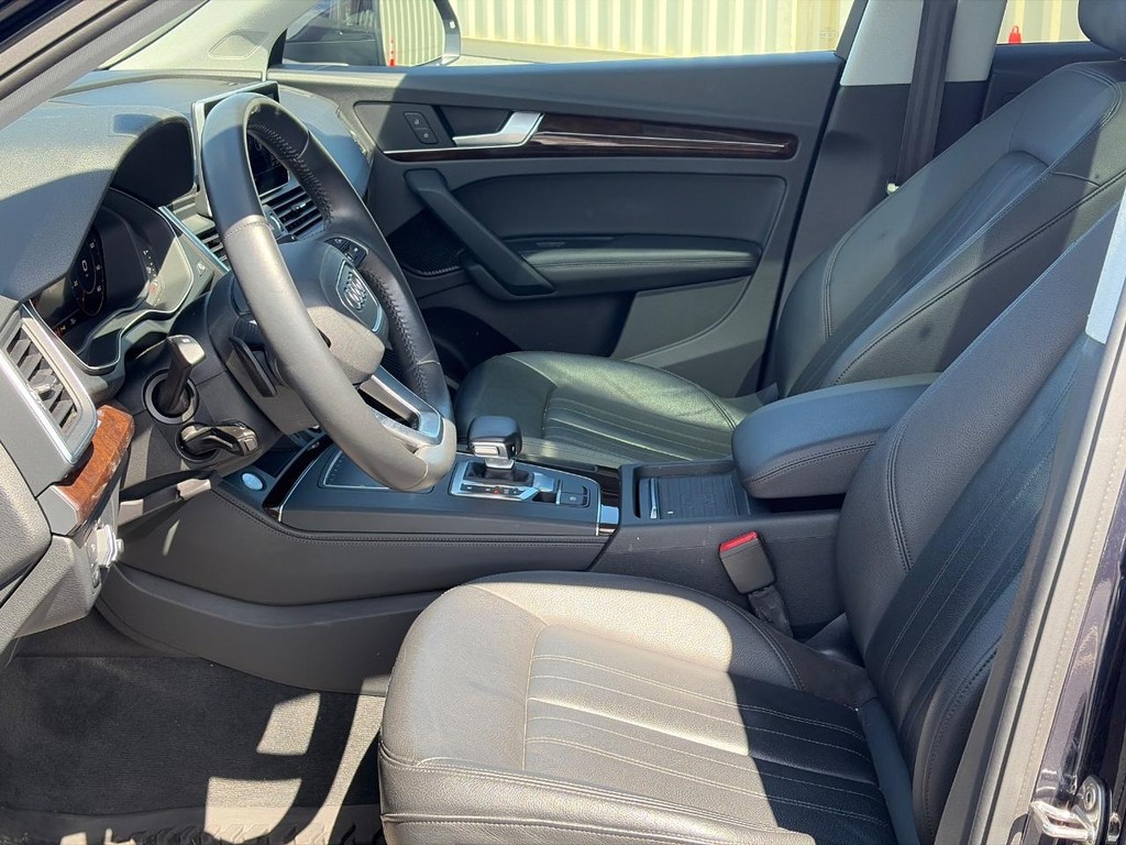 Audi Q5 Vehicle Full-screen Gallery Image 04