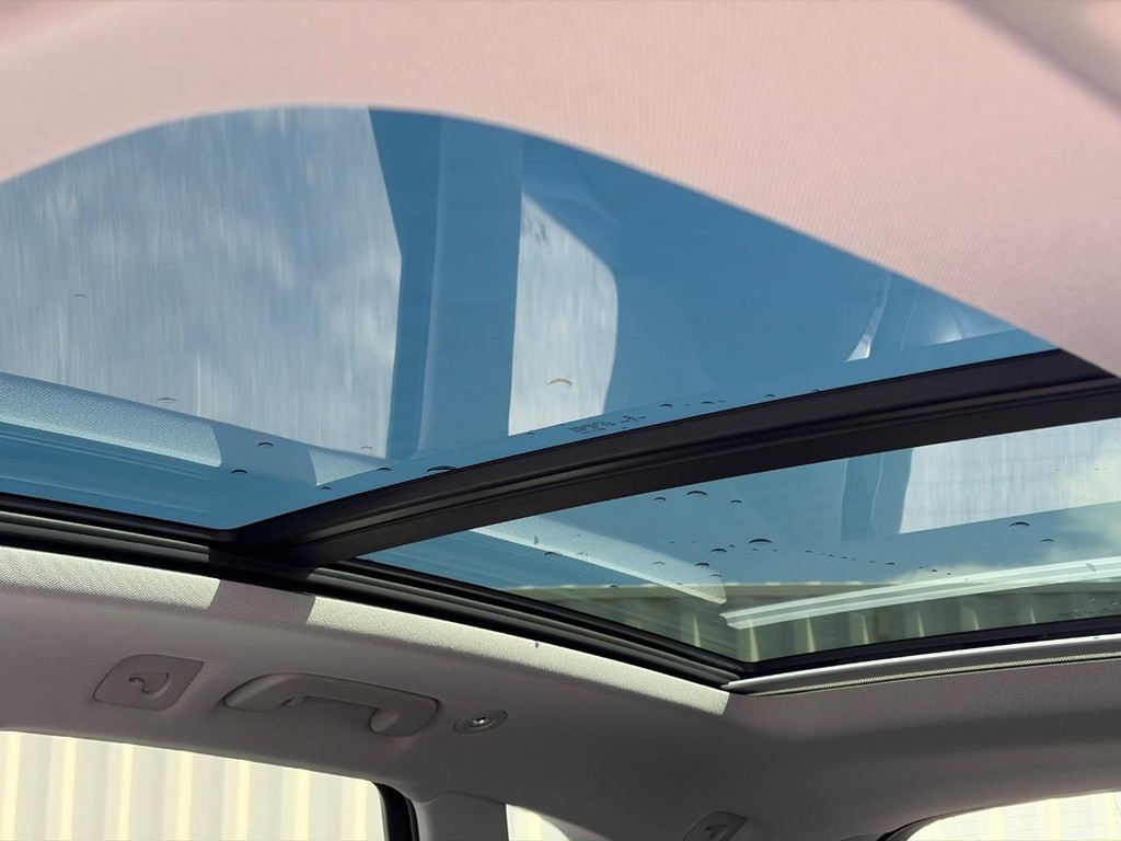 Audi Q5 Vehicle Full-screen Gallery Image 05