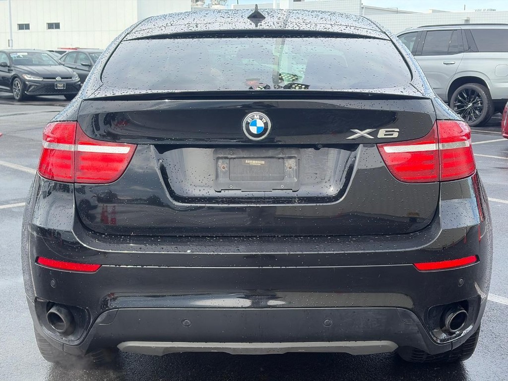 BMW X6 Vehicle Full-screen Gallery Image 03