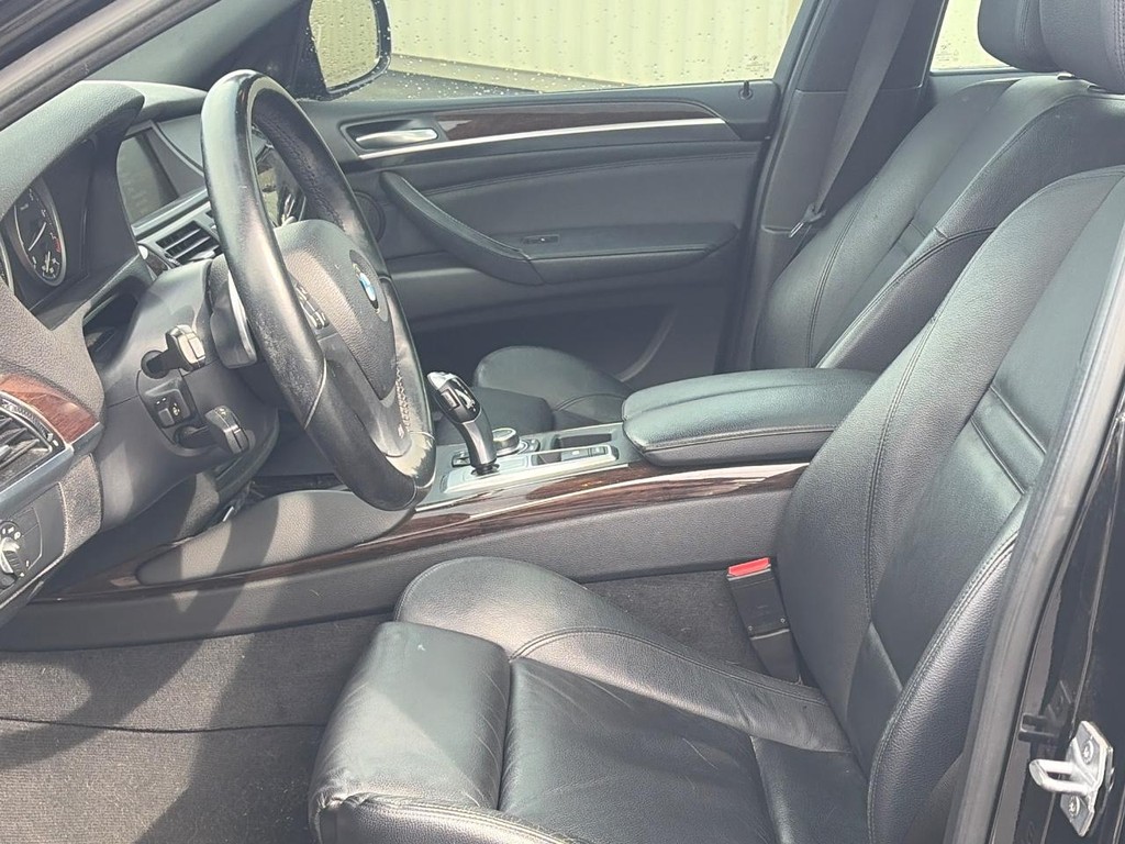 BMW X6 Vehicle Full-screen Gallery Image 05