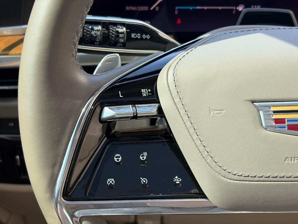 Cadillac Escalade Vehicle Full-screen Gallery Image 22