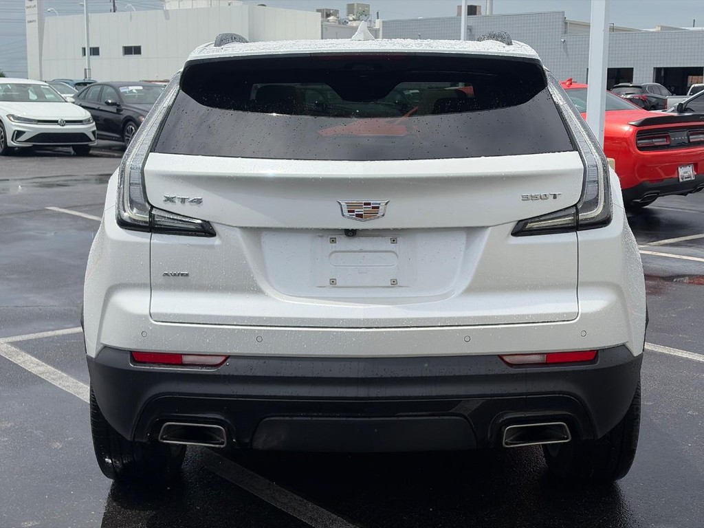 Cadillac XT4 Vehicle Full-screen Gallery Image 03