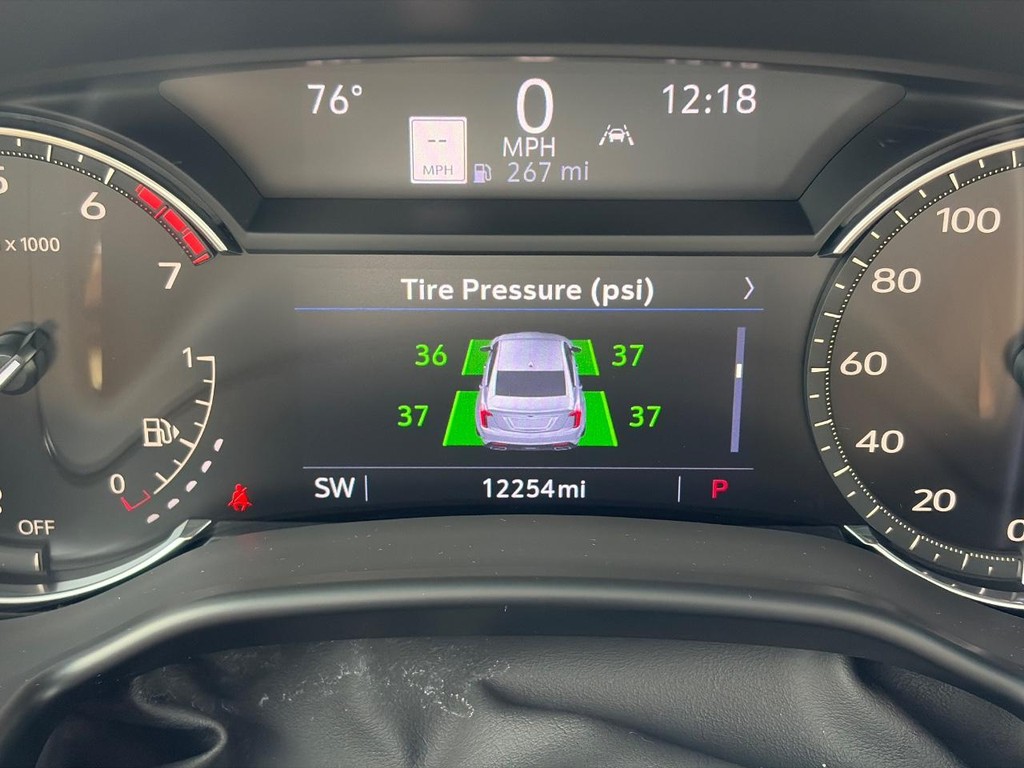 Cadillac CT5 Vehicle Full-screen Gallery Image 06