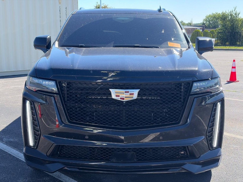 Cadillac Escalade ESV Vehicle Full-screen Gallery Image 02