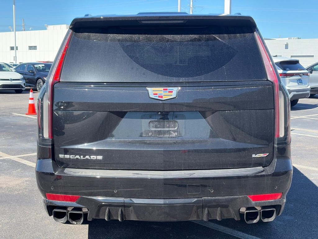 Cadillac Escalade ESV Vehicle Full-screen Gallery Image 03