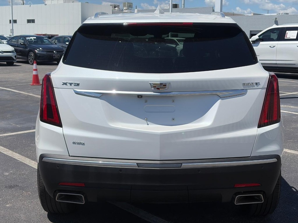 Cadillac XT5 Vehicle Full-screen Gallery Image 03