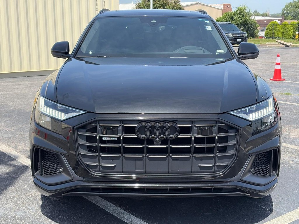 Audi Q8 Vehicle Full-screen Gallery Image 02