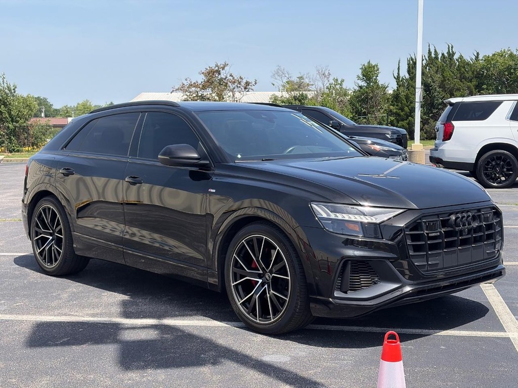 Audi Q8 Vehicle Full-screen Gallery Image 03