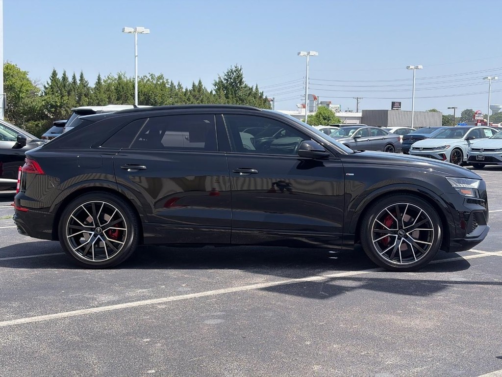 Audi Q8 Vehicle Full-screen Gallery Image 04