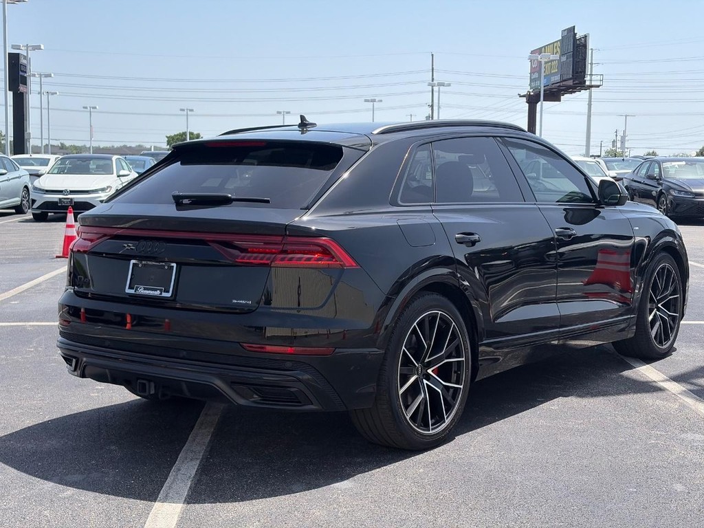 Audi Q8 Vehicle Full-screen Gallery Image 05