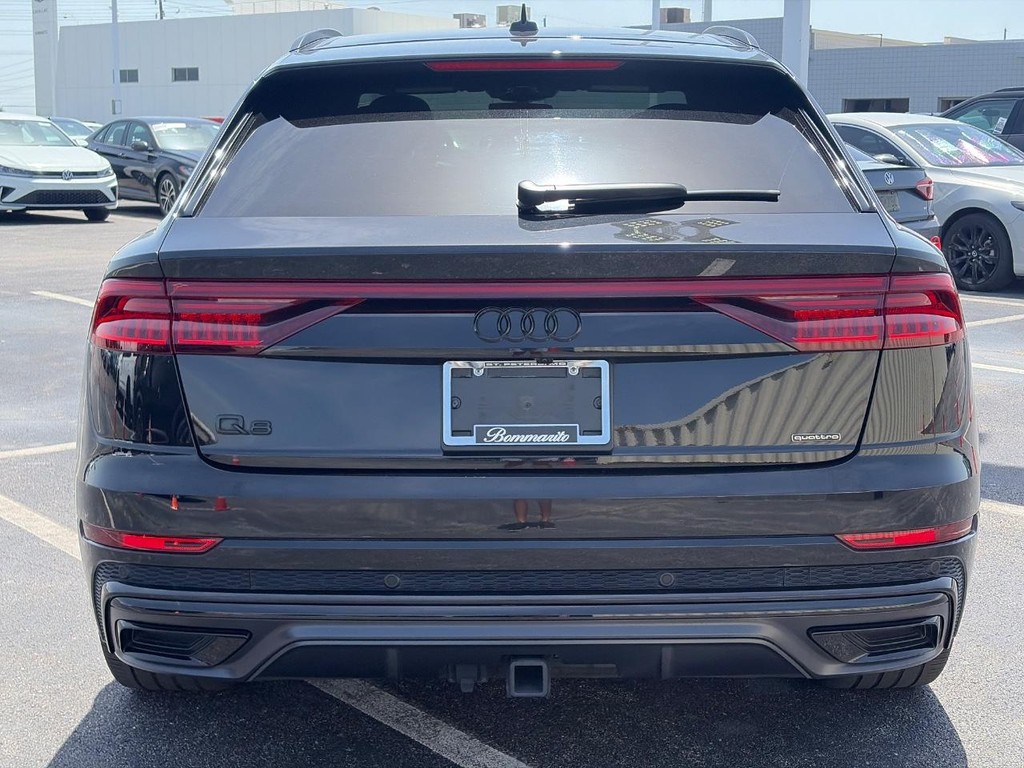 Audi Q8 Vehicle Full-screen Gallery Image 06