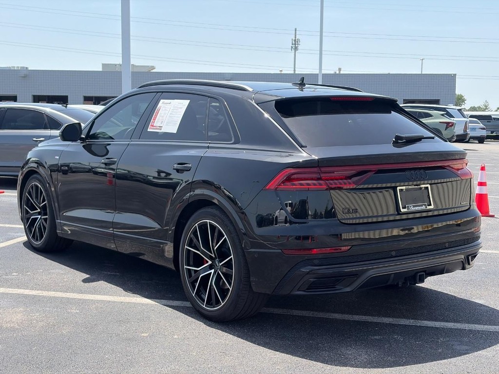 Audi Q8 Vehicle Full-screen Gallery Image 08