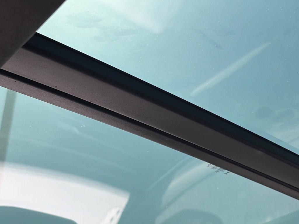 Audi Q8 Vehicle Full-screen Gallery Image 12
