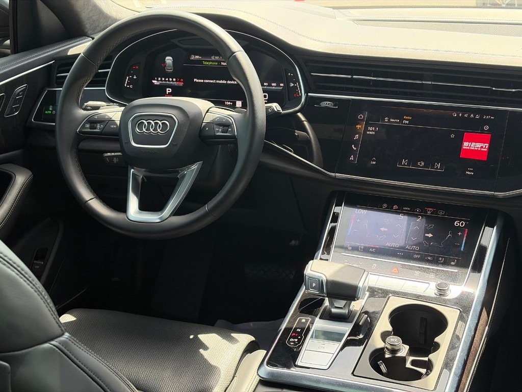 Audi Q8 Vehicle Full-screen Gallery Image 13