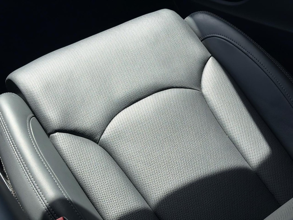 Audi Q8 Vehicle Full-screen Gallery Image 17