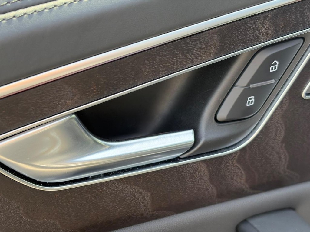 Audi Q8 Vehicle Full-screen Gallery Image 21