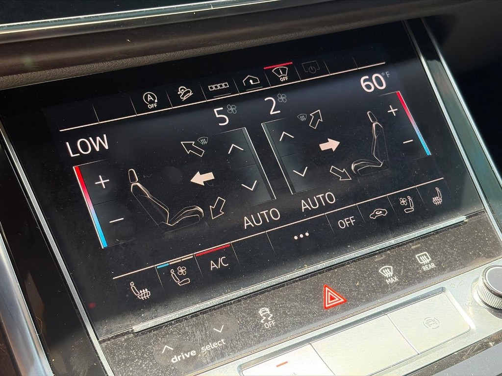 Audi Q8 Vehicle Full-screen Gallery Image 30
