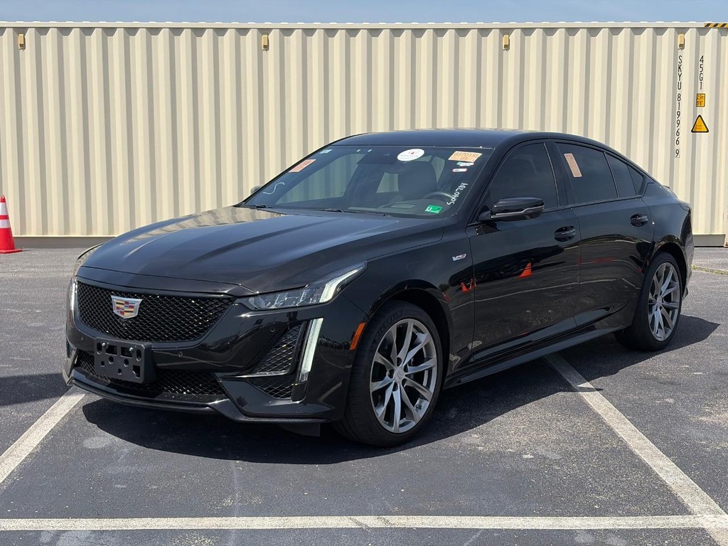 Cadillac CT5-V Vehicle Full-screen Gallery Image 01
