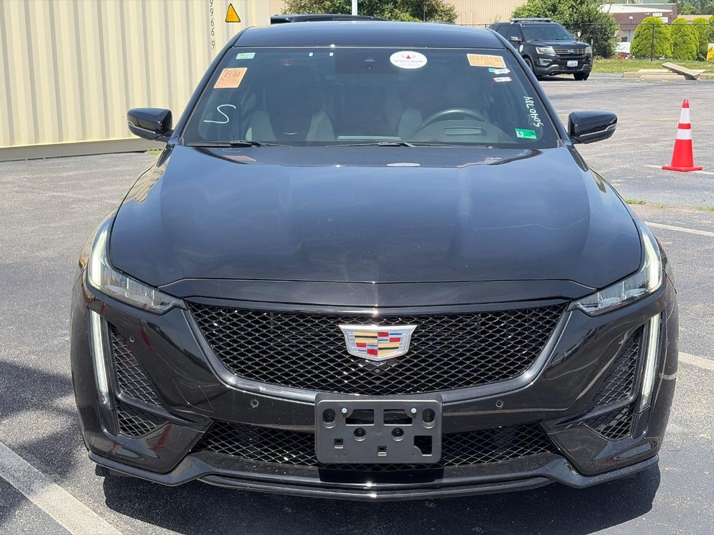 Cadillac CT5-V Vehicle Full-screen Gallery Image 02