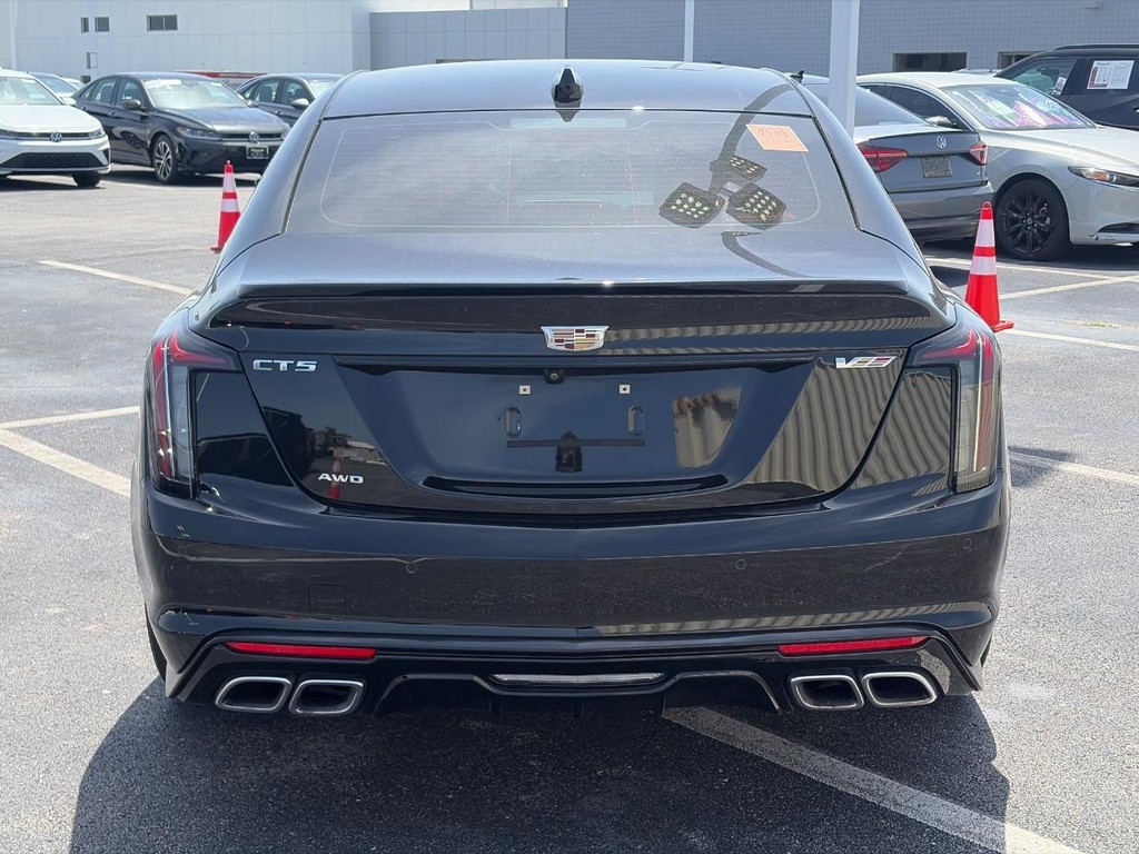 Cadillac CT5-V Vehicle Full-screen Gallery Image 03