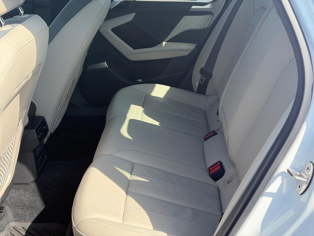 Audi A3 Vehicle Full-screen Gallery Image 10