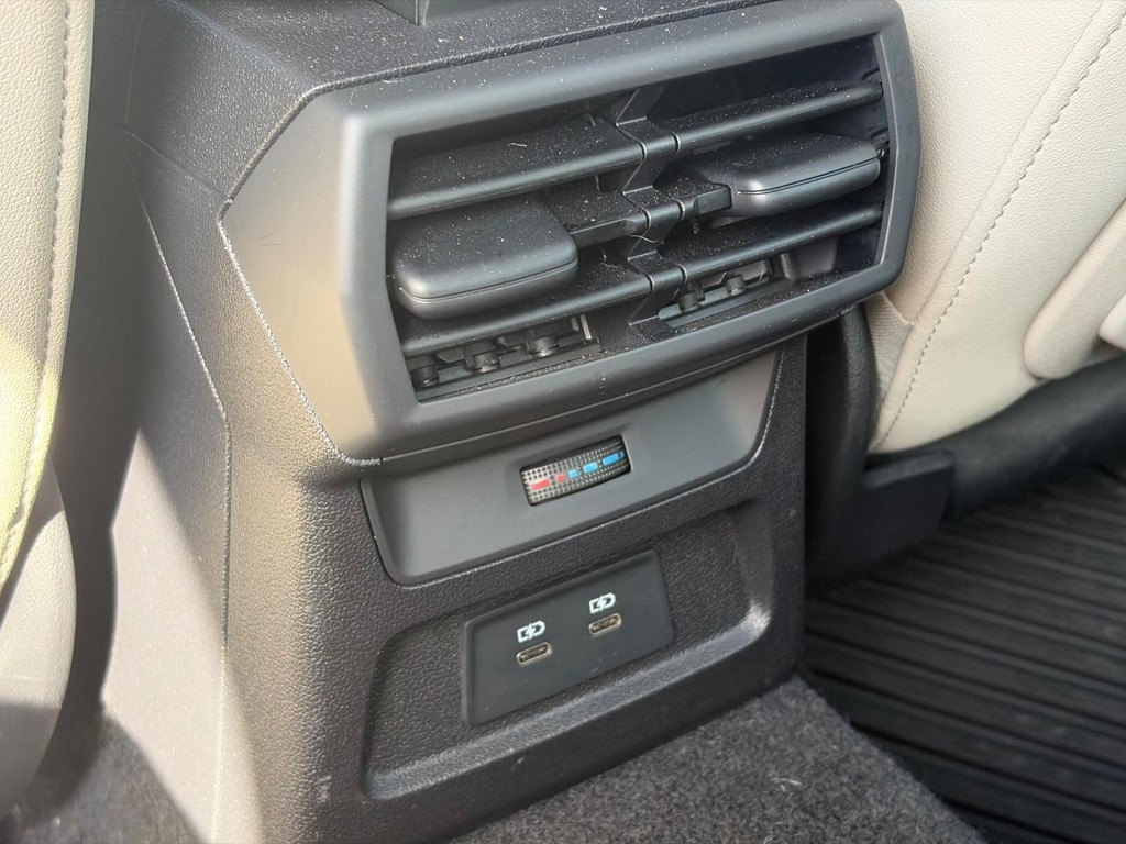 Audi A3 Vehicle Full-screen Gallery Image 11