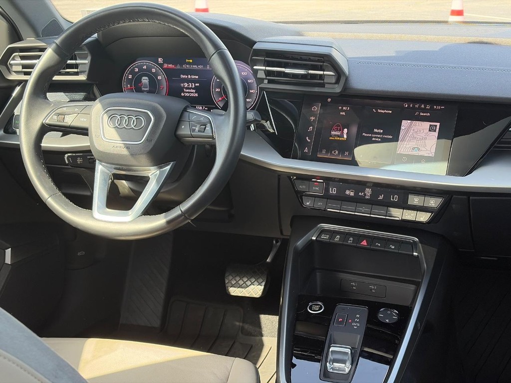 Audi A3 Vehicle Full-screen Gallery Image 13
