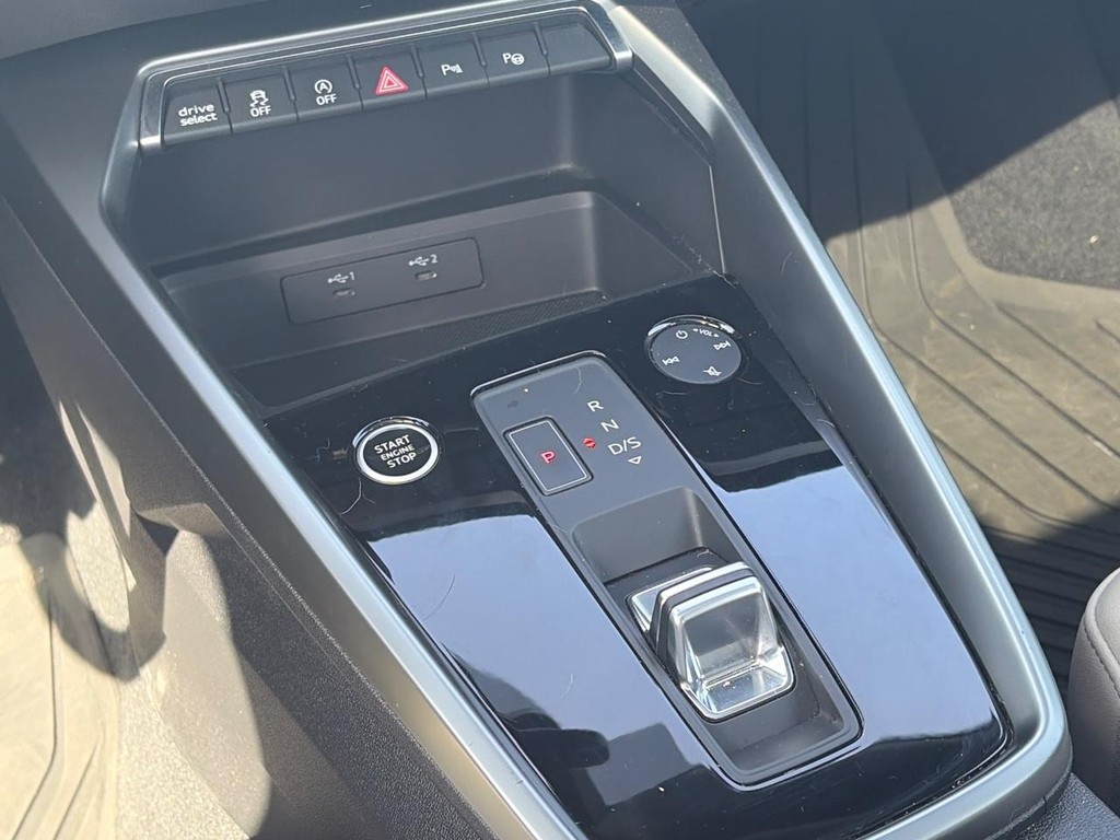 Audi A3 Vehicle Full-screen Gallery Image 16