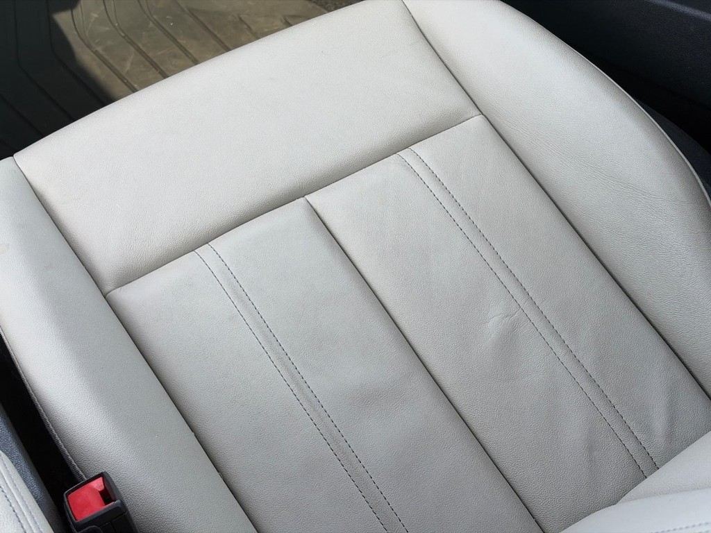 Audi A3 Vehicle Full-screen Gallery Image 17