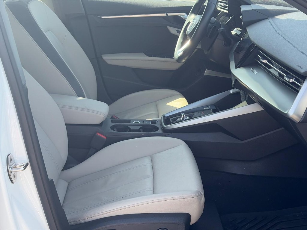 Audi A3 Vehicle Full-screen Gallery Image 18