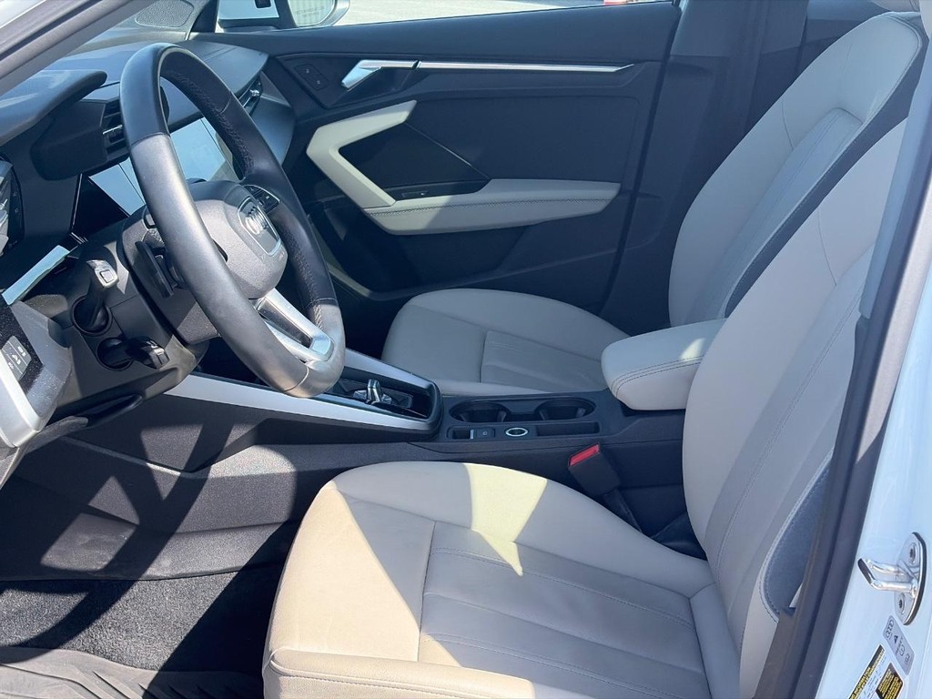 Audi A3 Vehicle Full-screen Gallery Image 19