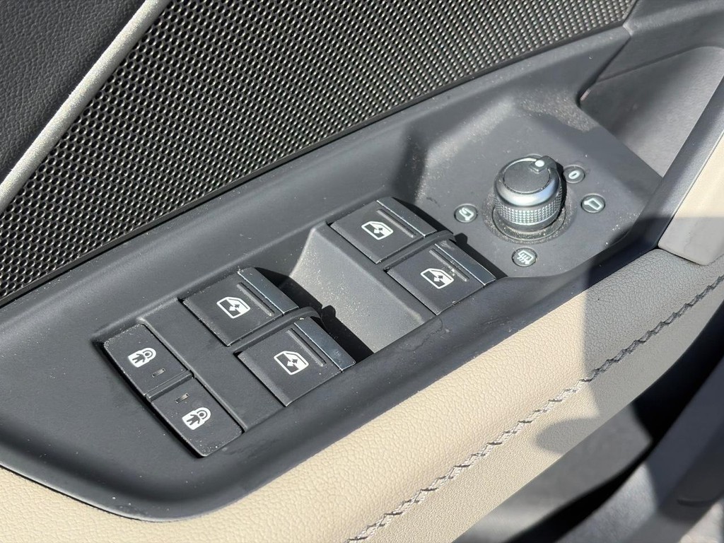 Audi A3 Vehicle Full-screen Gallery Image 22