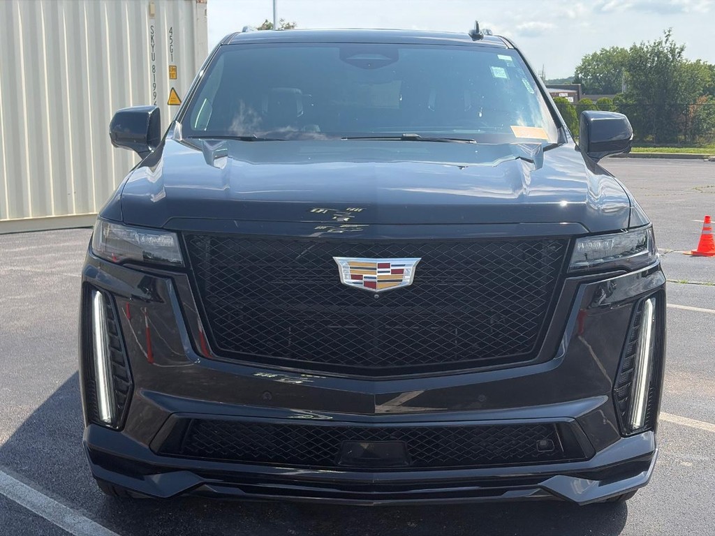 Cadillac Escalade ESV Vehicle Full-screen Gallery Image 02