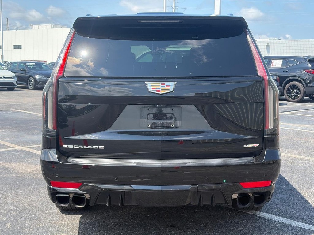 Cadillac Escalade ESV Vehicle Full-screen Gallery Image 03
