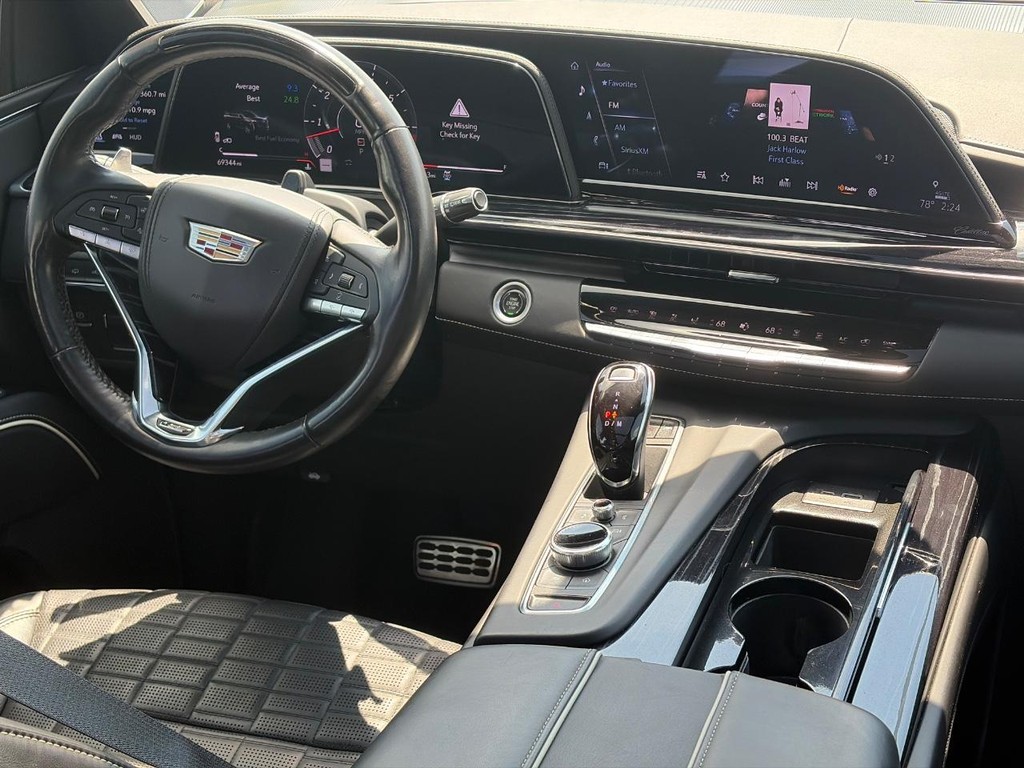 Cadillac Escalade ESV Vehicle Full-screen Gallery Image 12