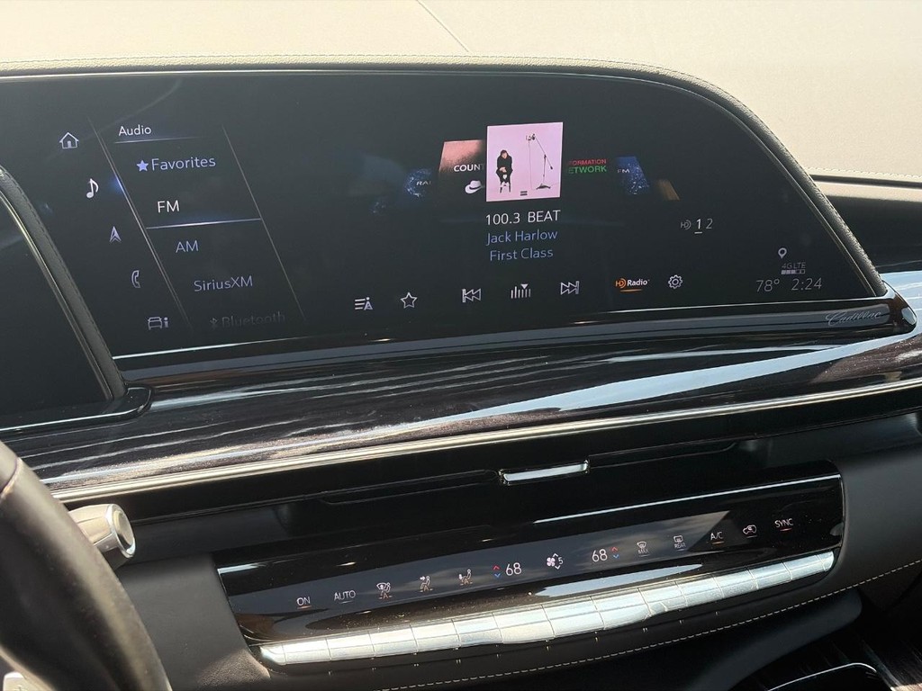 Cadillac Escalade ESV Vehicle Full-screen Gallery Image 14