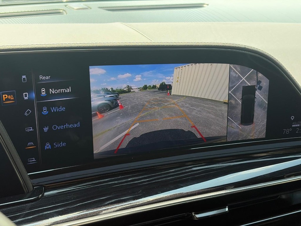 Cadillac Escalade ESV Vehicle Full-screen Gallery Image 30