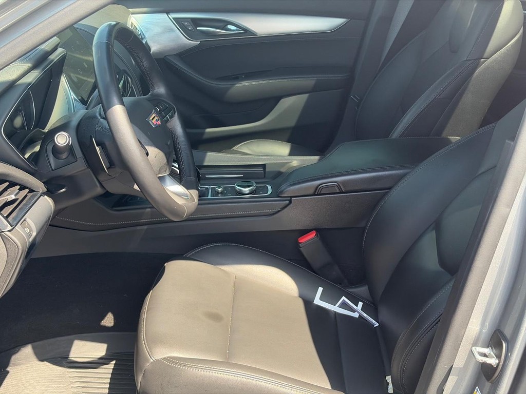 Cadillac CT5 Vehicle Full-screen Gallery Image 04