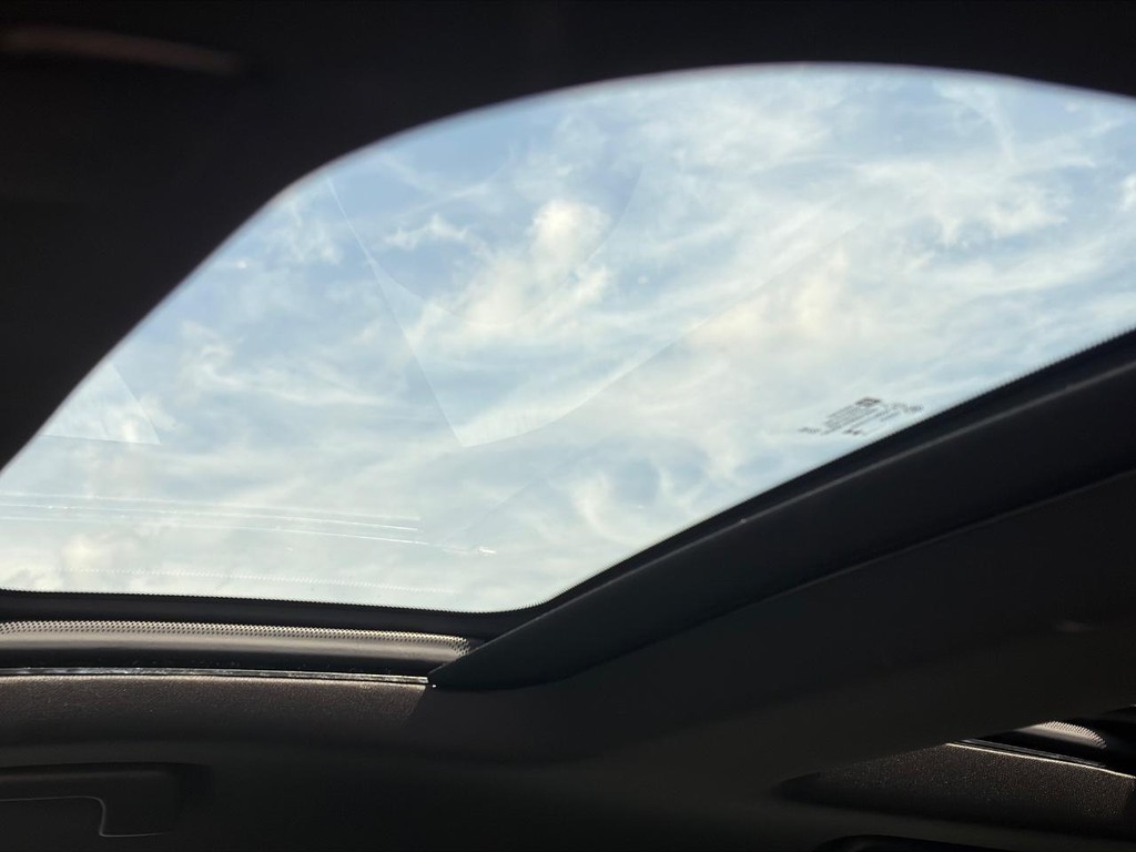 Cadillac CT5 Vehicle Full-screen Gallery Image 05