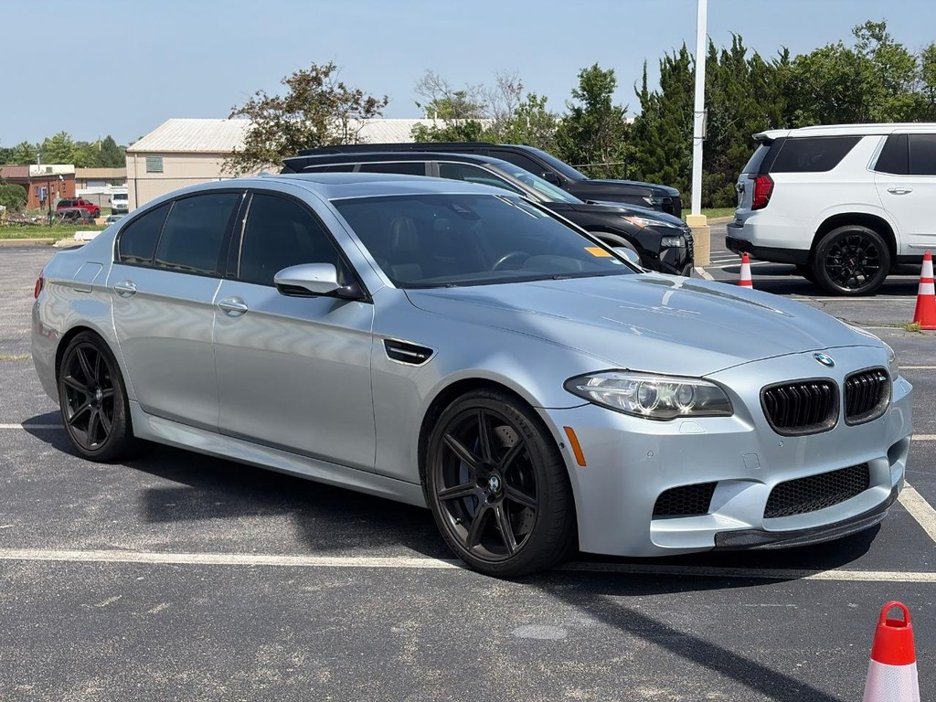 BMW M5 Vehicle Full-screen Gallery Image 03