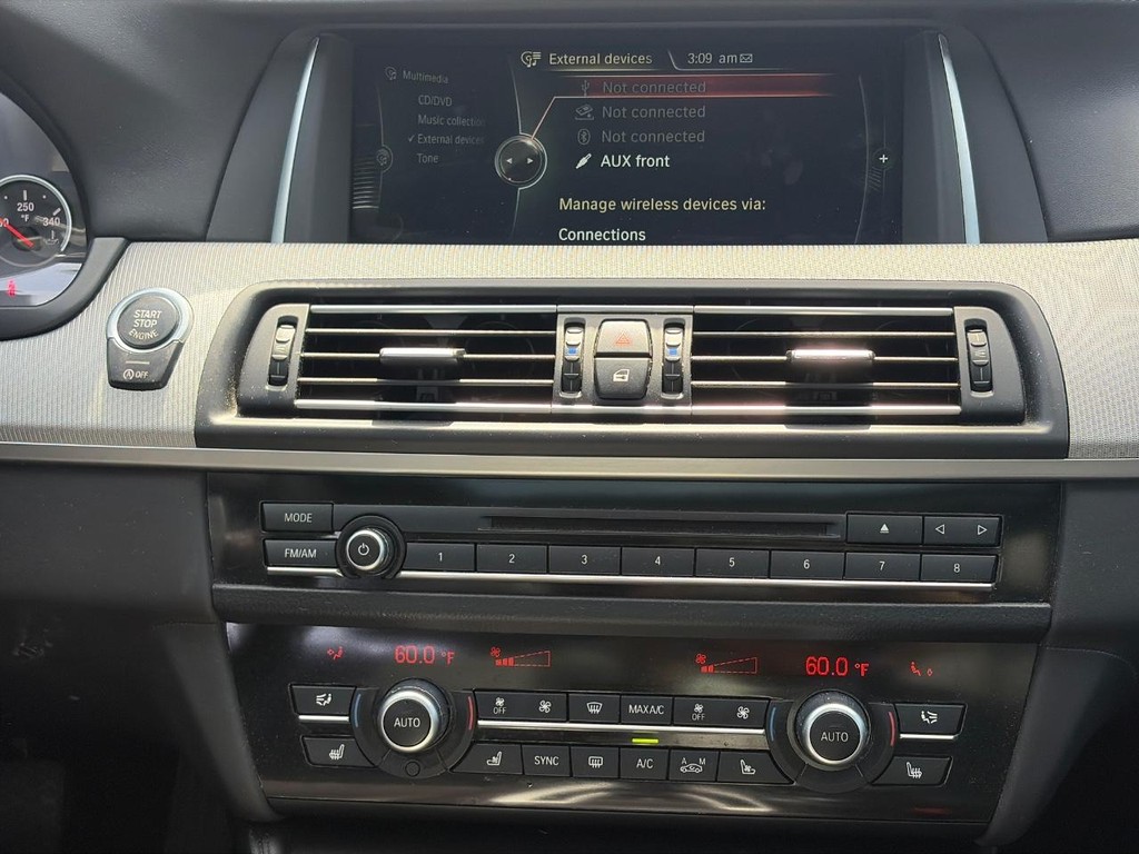 BMW M5 Vehicle Full-screen Gallery Image 15