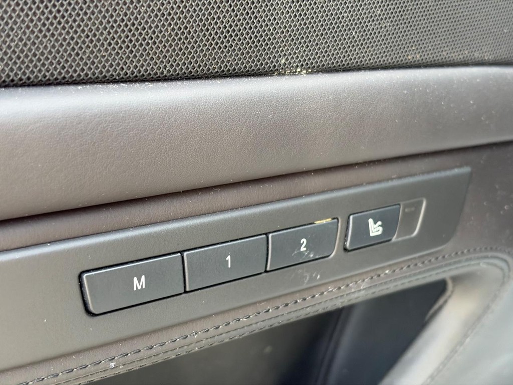 BMW M5 Vehicle Full-screen Gallery Image 23
