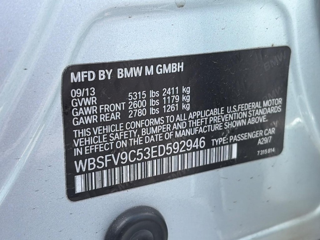 BMW M5 Vehicle Full-screen Gallery Image 24