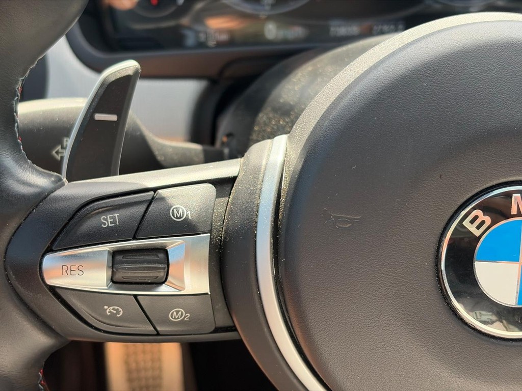 BMW M5 Vehicle Full-screen Gallery Image 25