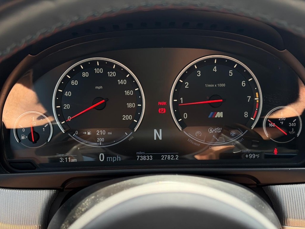 BMW M5 Vehicle Full-screen Gallery Image 27
