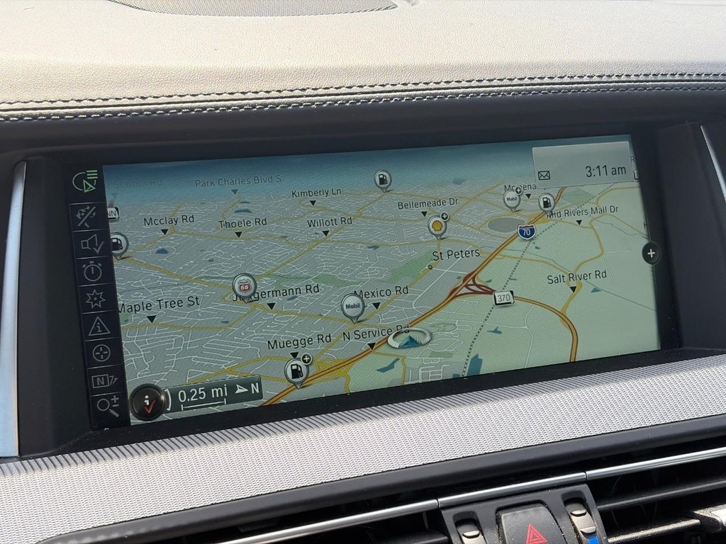 BMW M5 Vehicle Full-screen Gallery Image 28